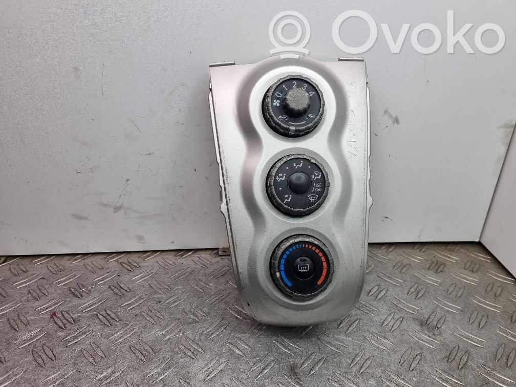 Toyota Yaris Climate control unit 