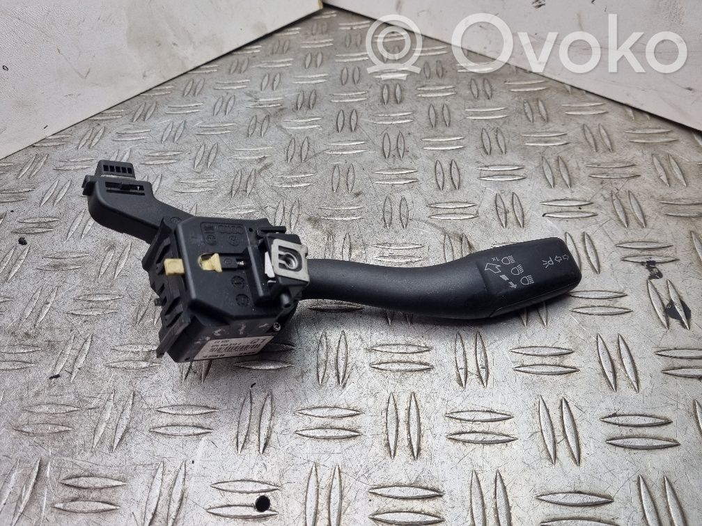 Volkswagen Golf V Palanca de intermitentes 