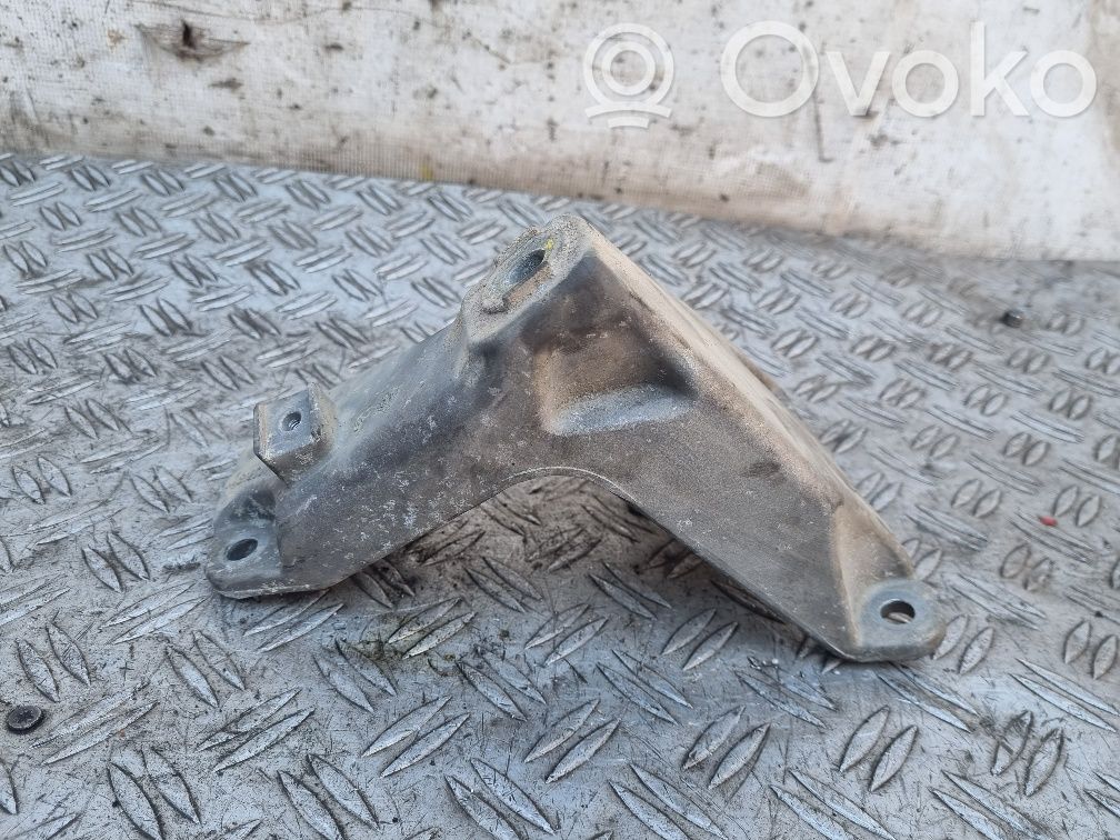 Engine mounting bracket   4E0199308BH