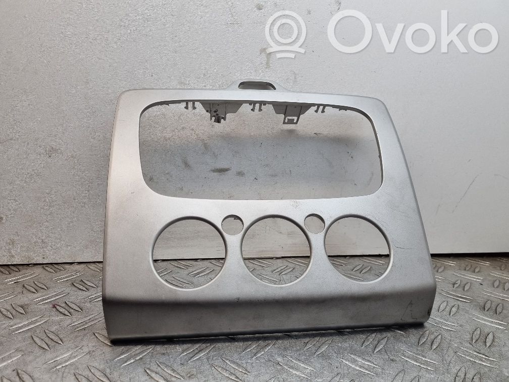 Ford Focus Radio/GPS head unit trim 