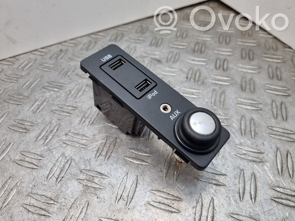 Land Rover Range Rover Evoque L538 AUX in-socket connector 