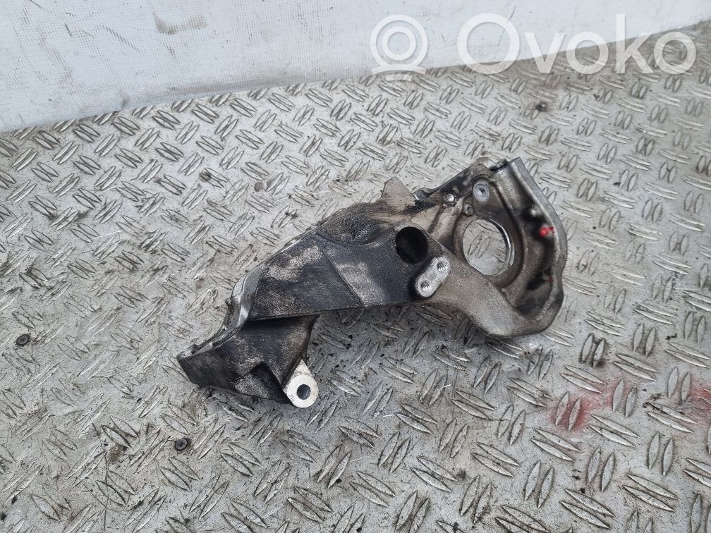 Volvo V40 Generator/alternator bracket 