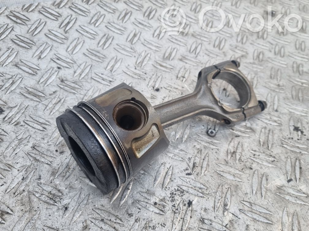 Opel Insignia A Piston with connecting rod 