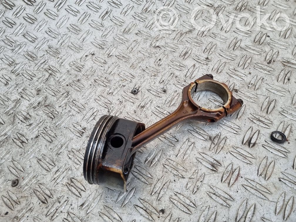 Dodge Caliber Piston with connecting rod 