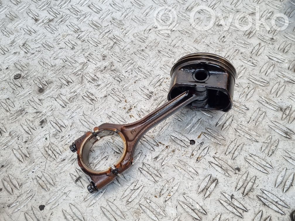 Dodge Caliber Piston with connecting rod 