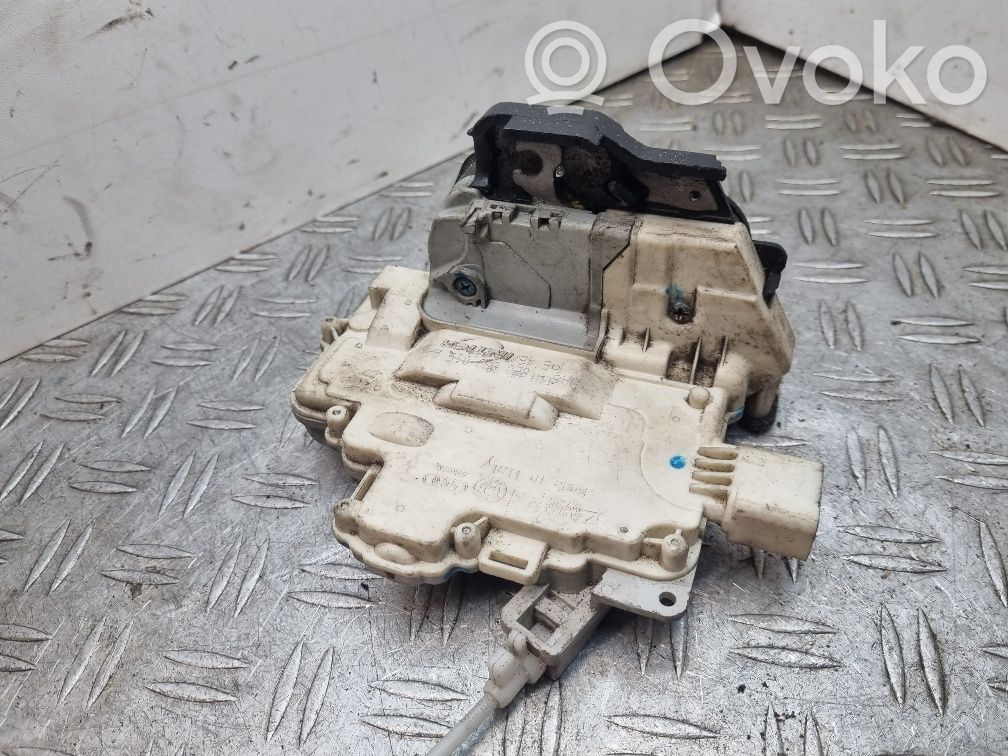Audi A4 S4 B7 8E 8H Takaoven lukko 