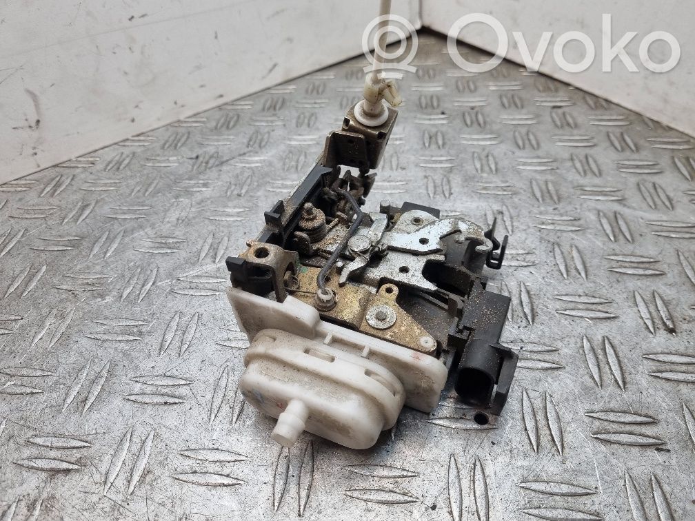 Audi A8 S8 D2 4D Front door lock 