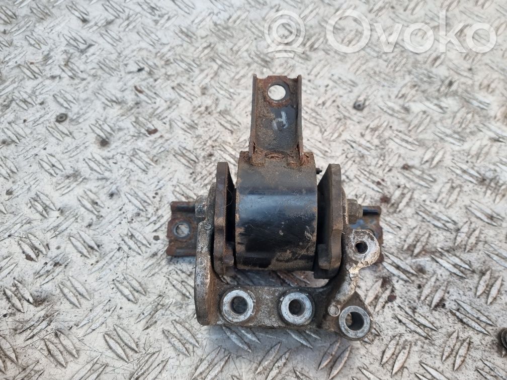 Mitsubishi Outlander Engine mount bracket 