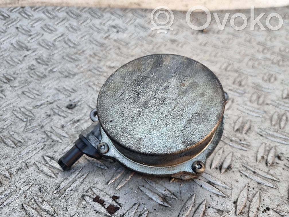 Audi Q7 4L Vacuum pump 