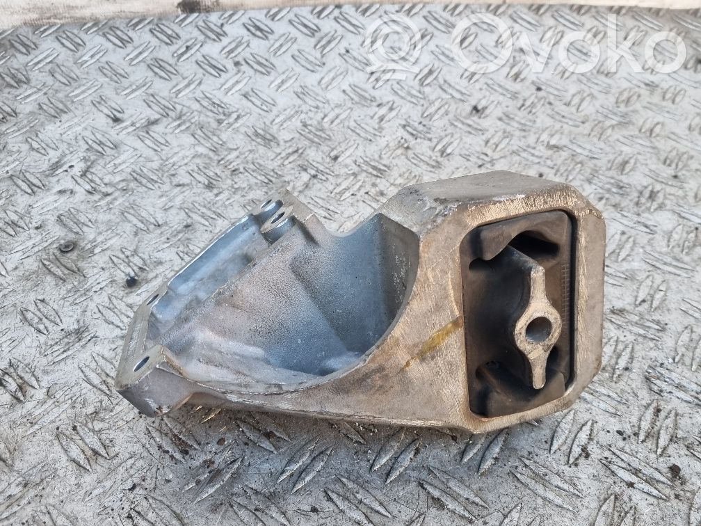 Jeep Grand Cherokee (WK) Engine mount bracket 