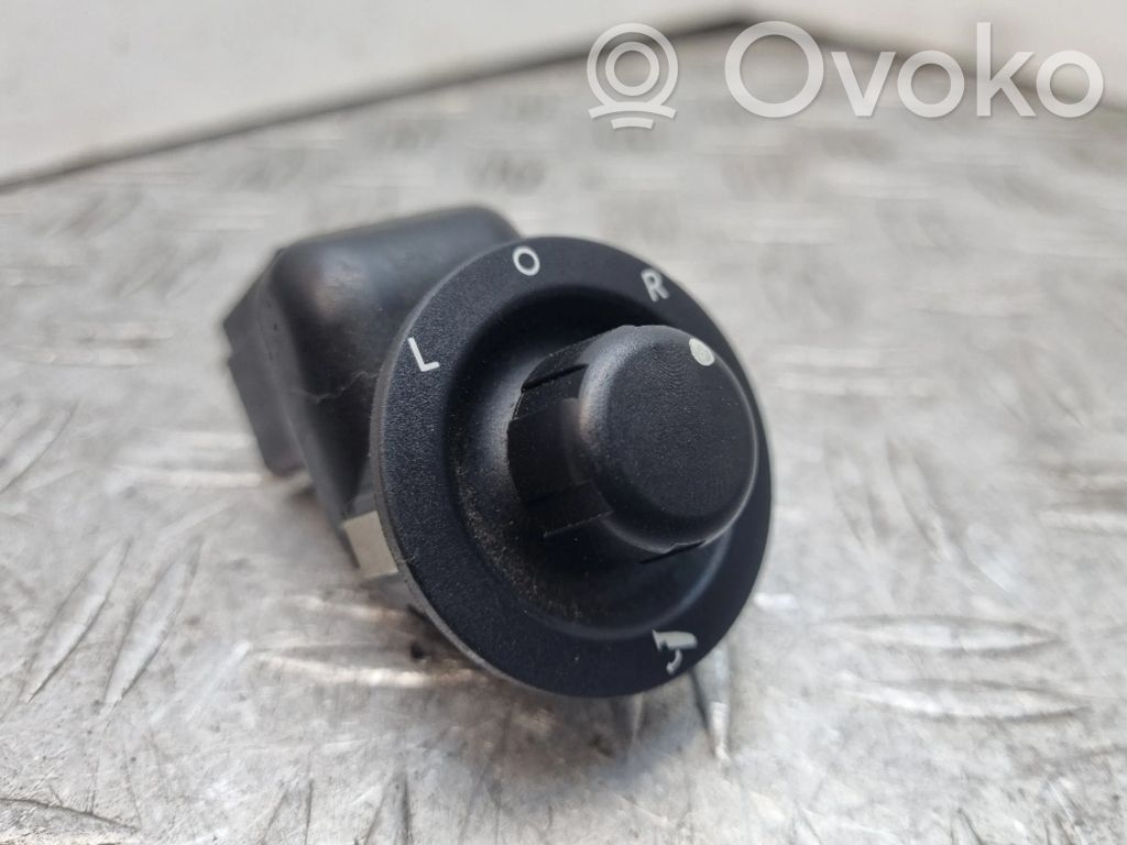 Chrysler 300 - 300C Wing mirror switch 