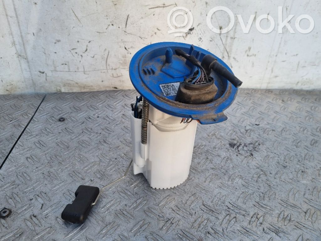 Volkswagen Golf VII Bomba interna de combustible 