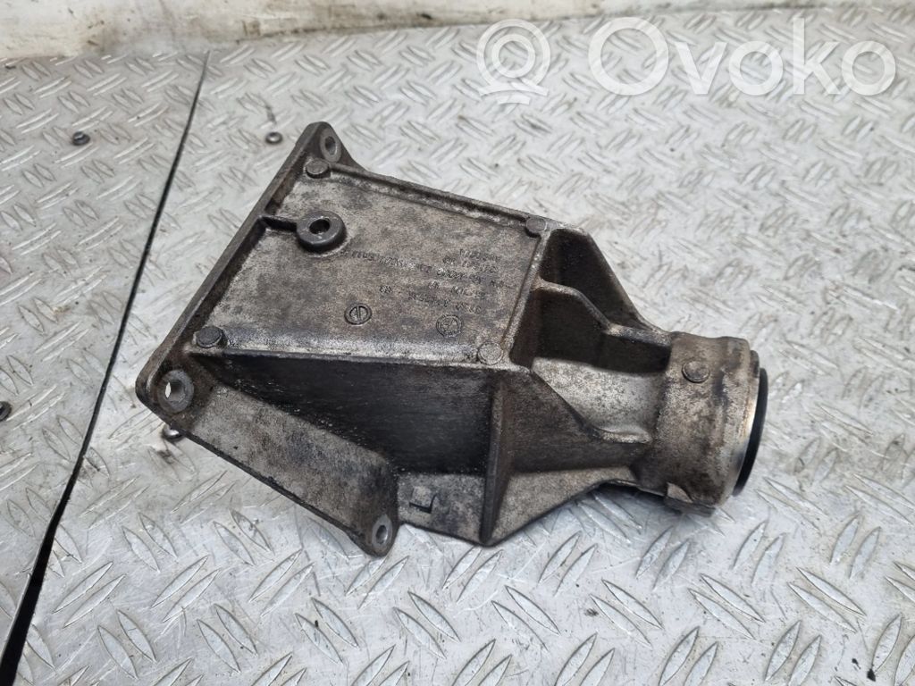 BMW X3 E83 Pusass sakabes gultņa stiprinājums 