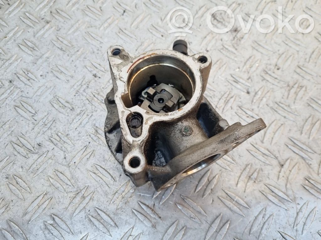 Volkswagen PASSAT CC Vacuum pump 