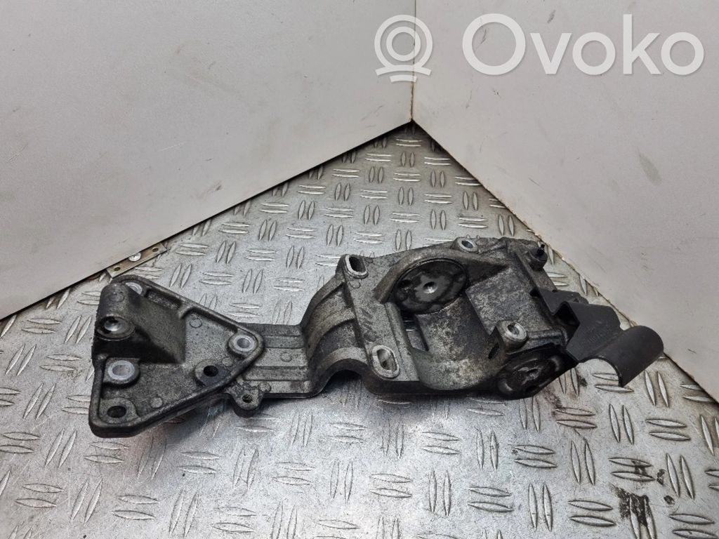 Volvo C70 Generator/alternator bracket 