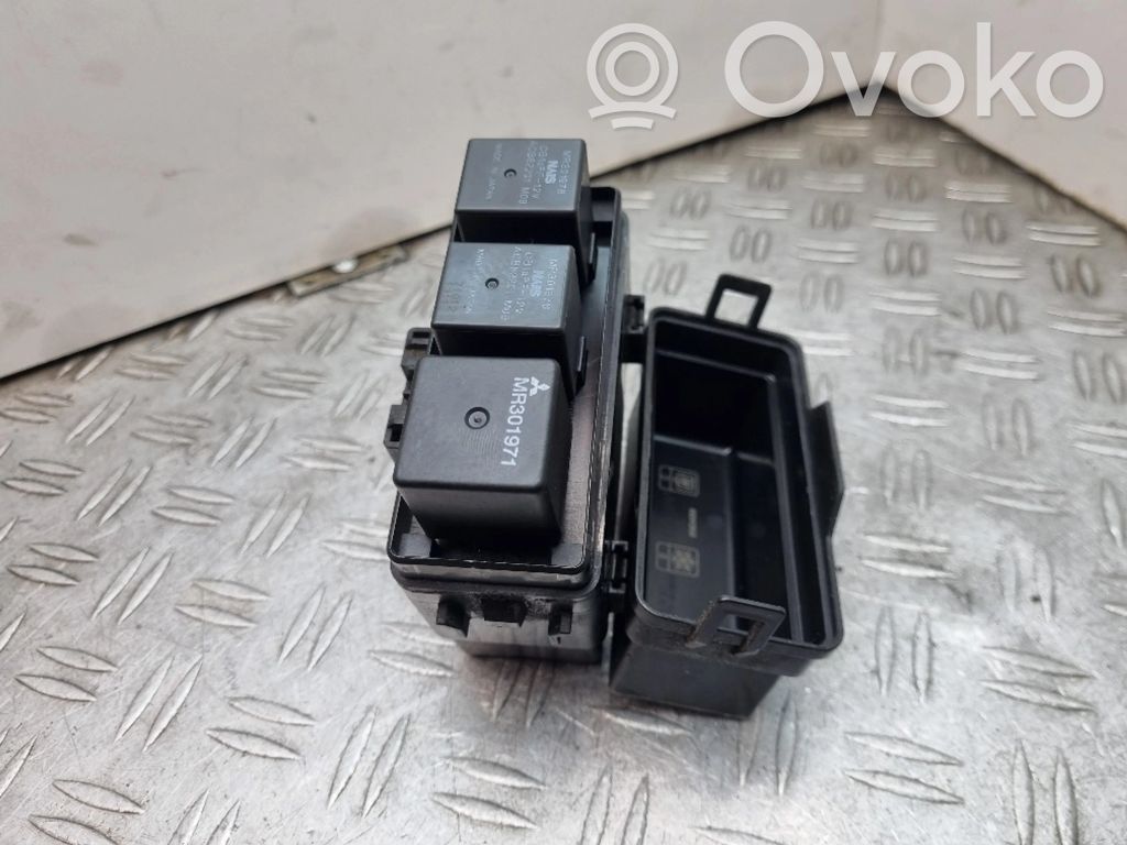 Mitsubishi Outlander Juego de caja de fusibles 