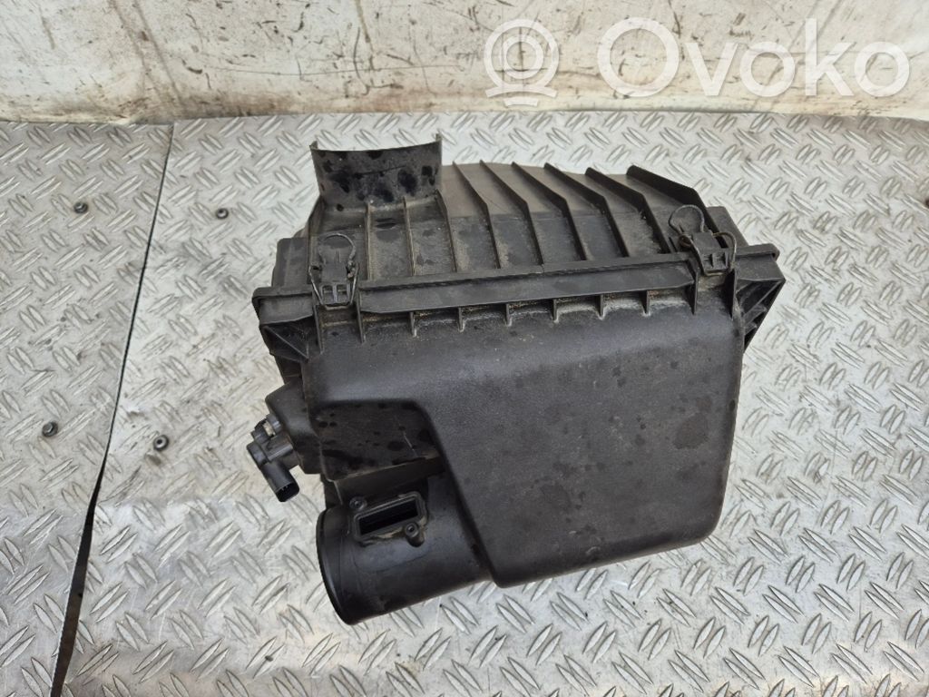 Dodge Nitro Air filter box 