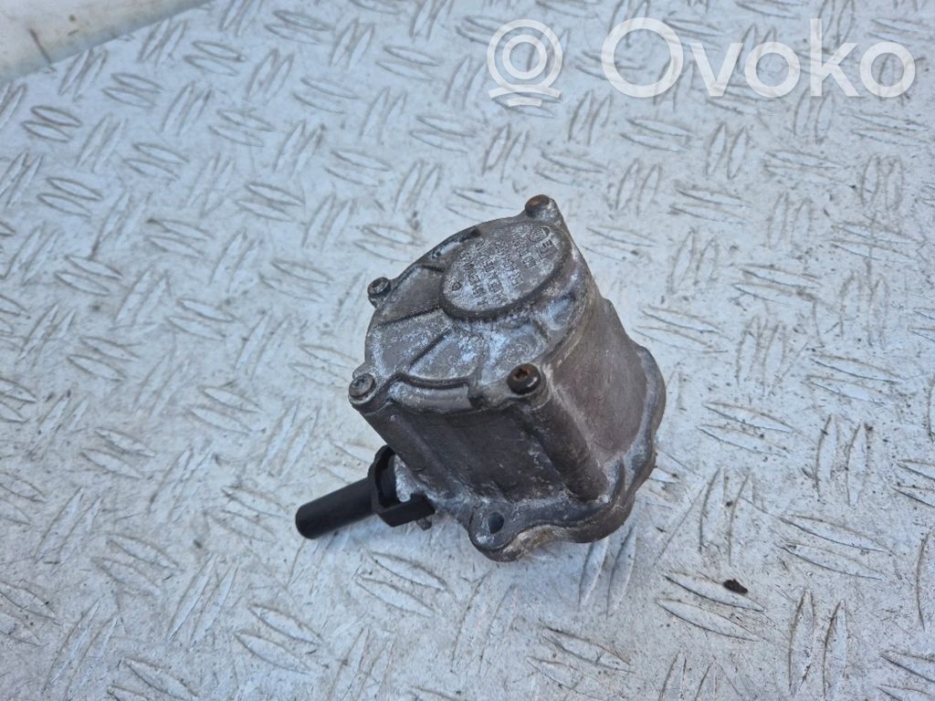 Mercedes-Benz C W204 Vacuum pump 