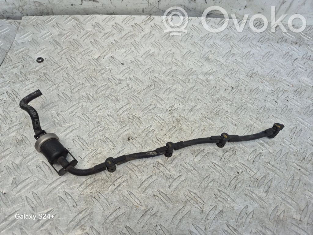 Volkswagen PASSAT B7 Fuel return line/hose 
