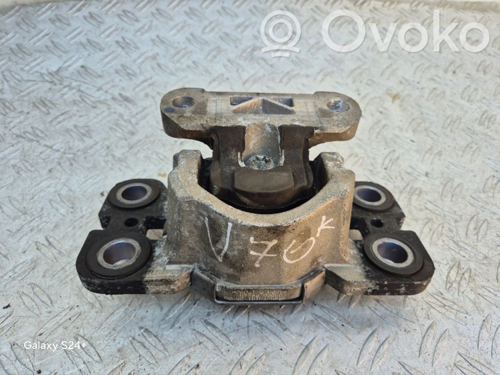 Volvo V70 Engine mount bracket 