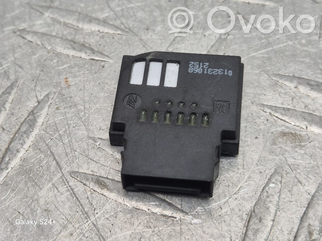 Interior temperature sensor   013231068