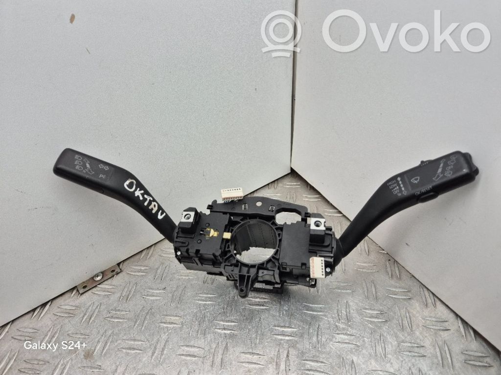 Skoda Octavia Mk2 (1Z) Wiper turn signal indicator stalk/switch 