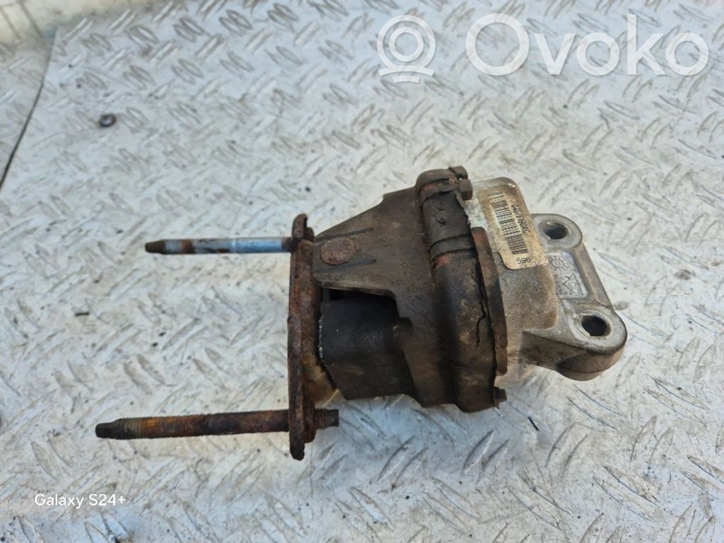 Chrysler 300 - 300C Engine mount bracket 