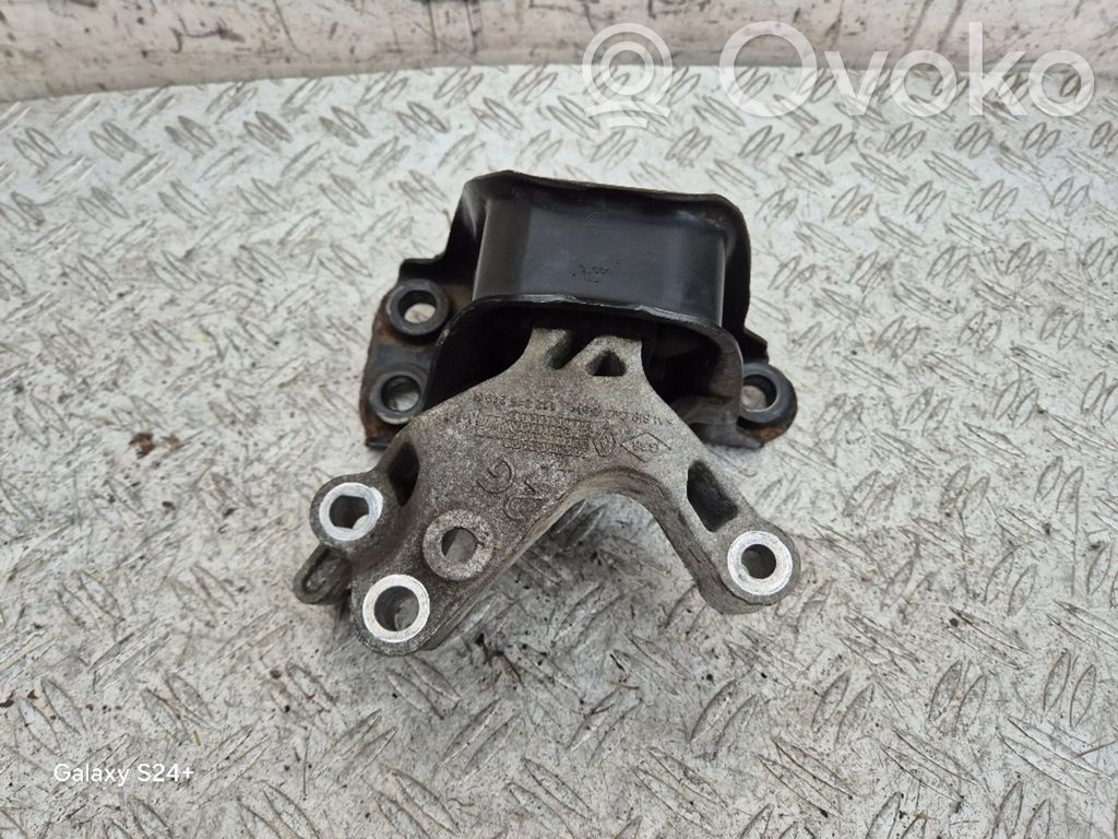 Nissan Qashqai Engine mount bracket 