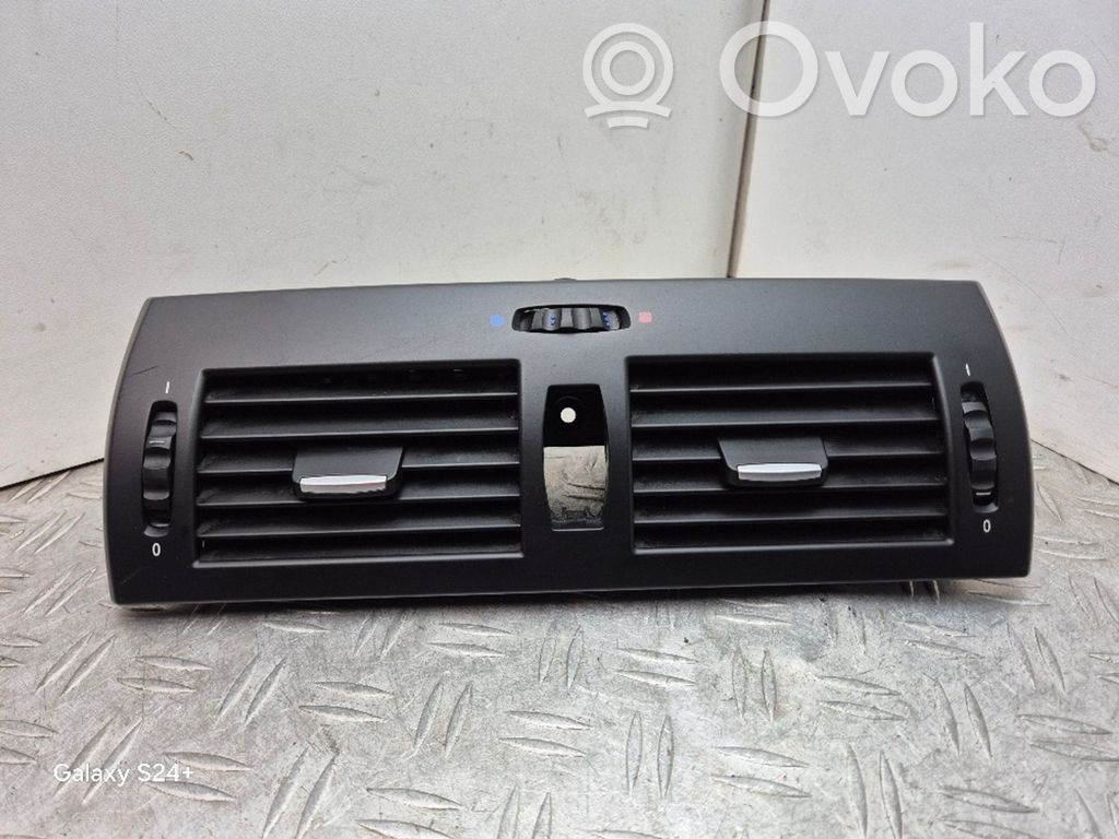 BMW X3 E83 Rejilla de ventilación central del panel 