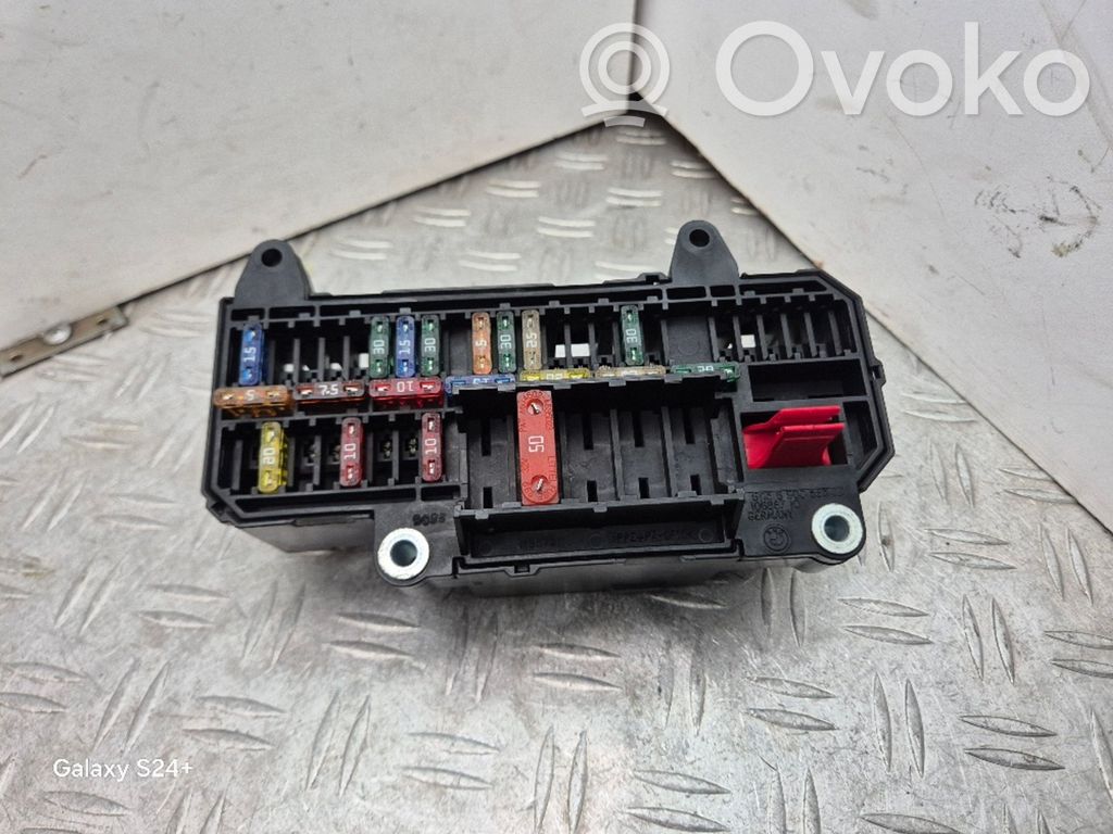 BMW 7 E65 E66 Saugiklių blokas 