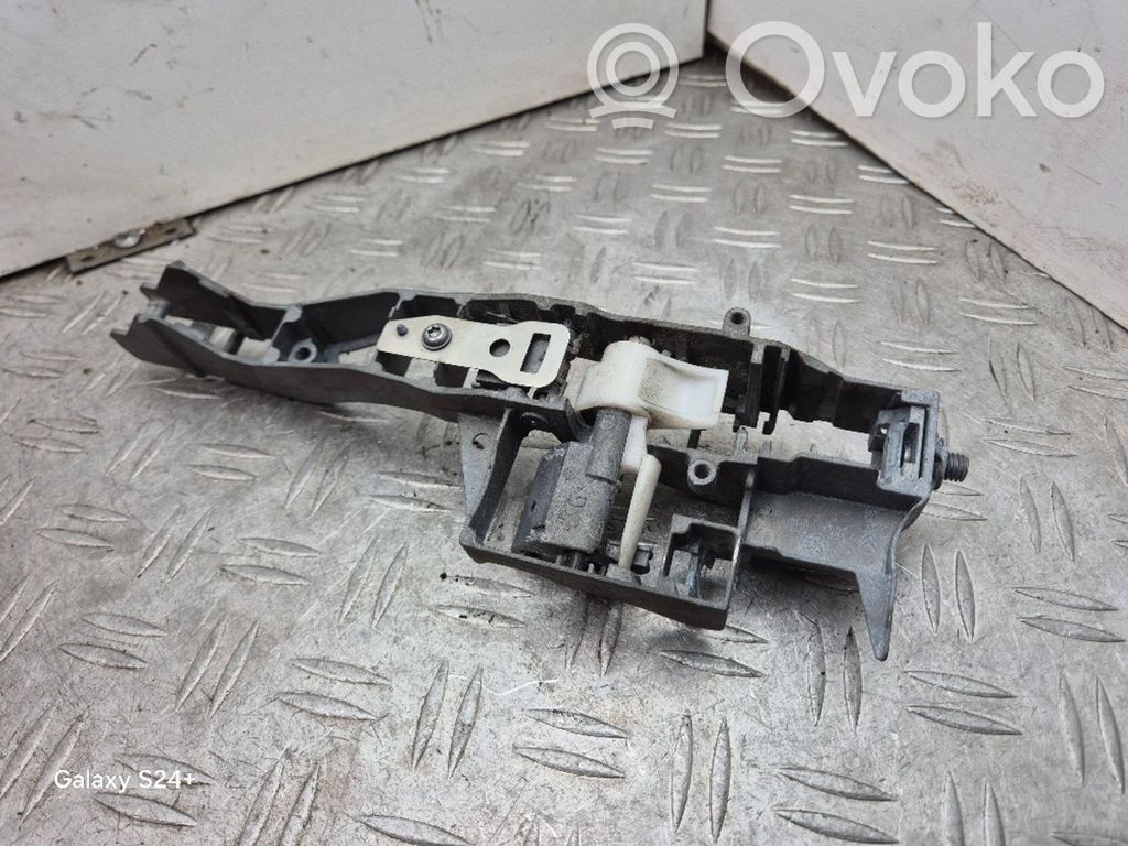 Peugeot 3008 I Rear door exterior handle/bracket 