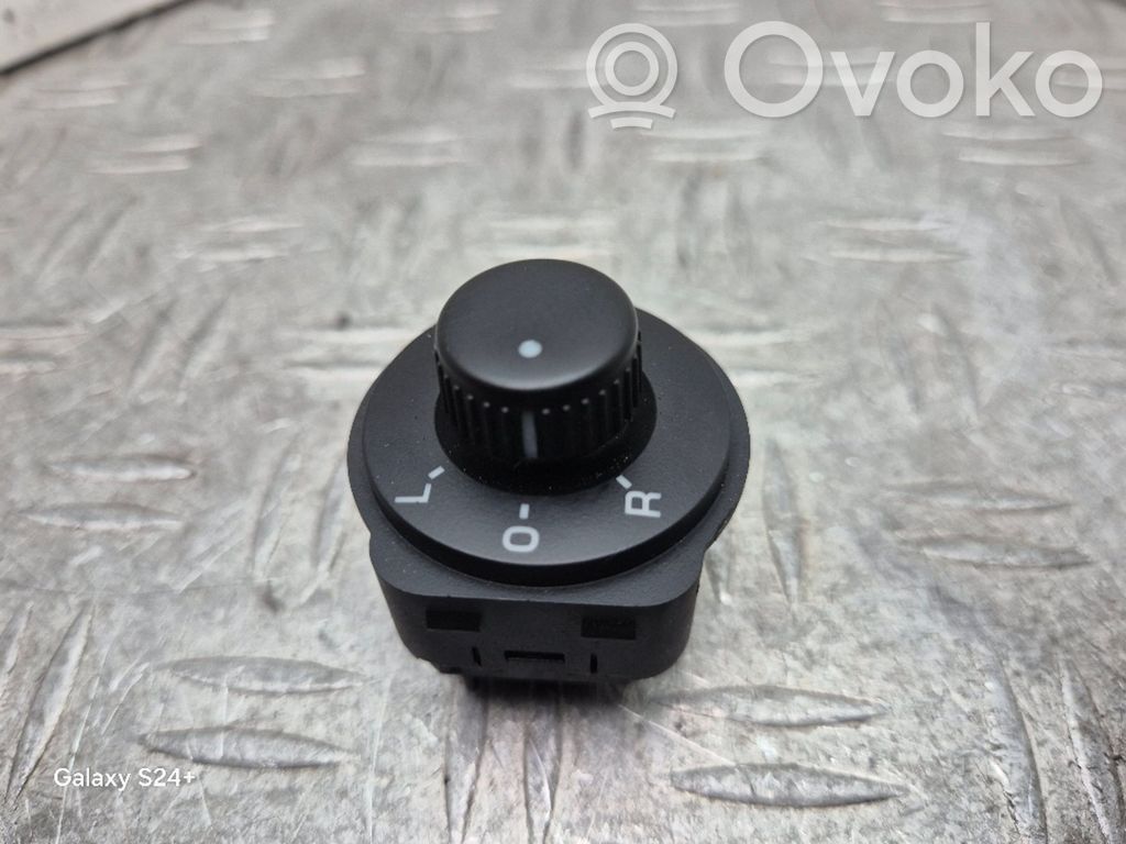 Skoda Octavia Mk2 (1Z) Wing mirror switch 