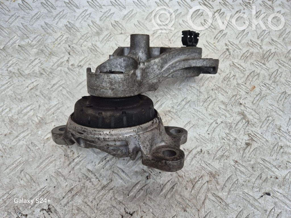 Renault Megane III Engine mount bracket 