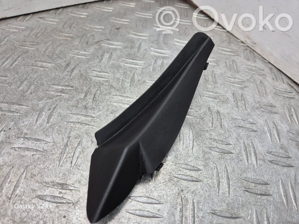 Mazda 3 III Windshield trim 