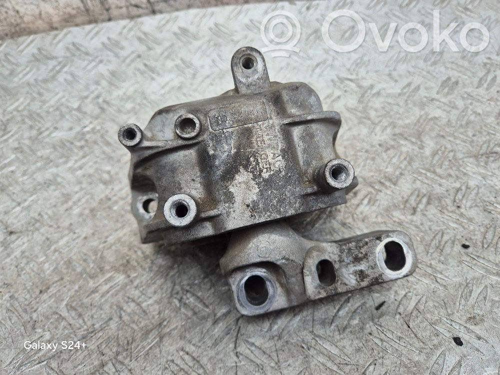 Skoda Octavia Mk2 (1Z) Engine mount bracket 