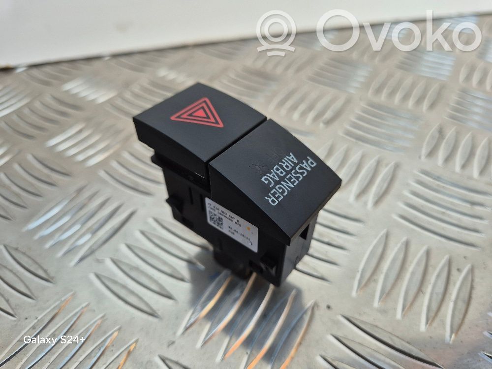 Skoda Rapid (NH) Botón interruptor de luz de peligro 