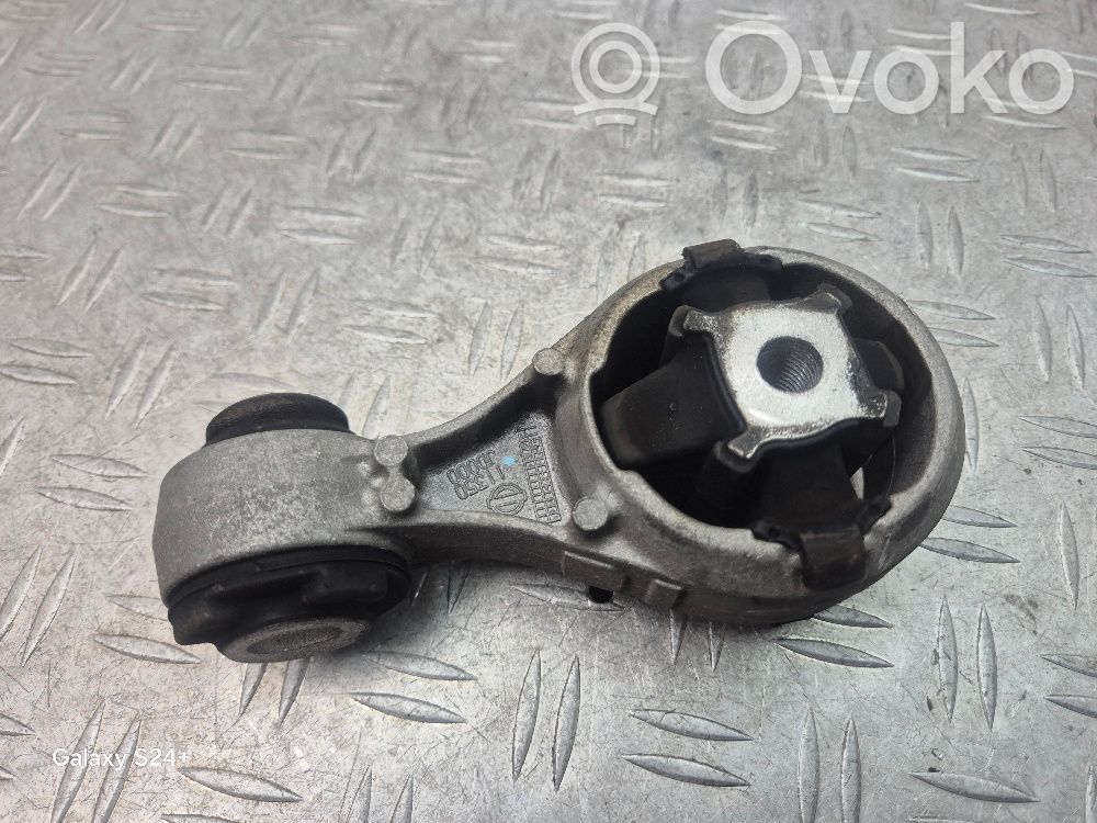 Nissan Qashqai Engine mount bracket 