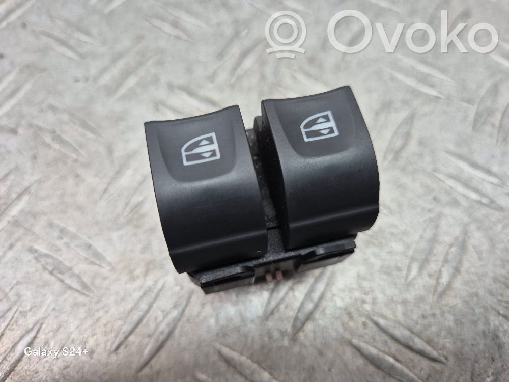 Renault Captur Electric window control switch 