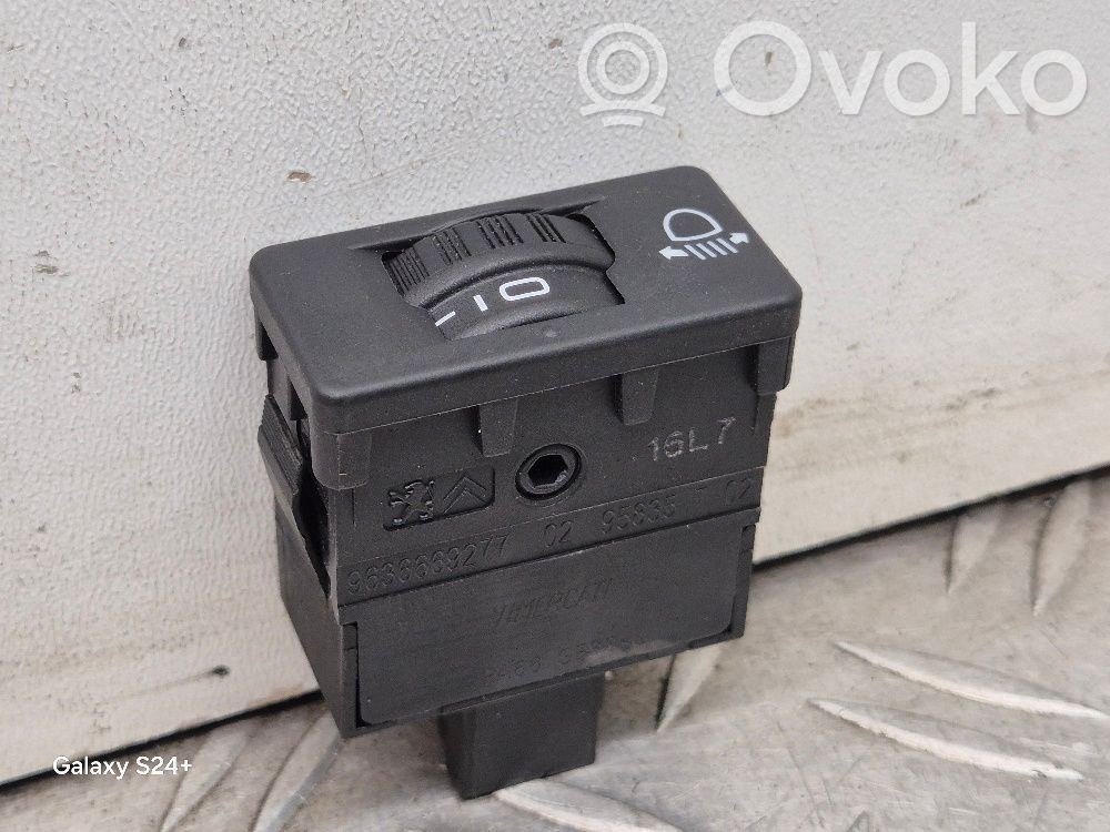 Peugeot 308 Headlight level height control switch 