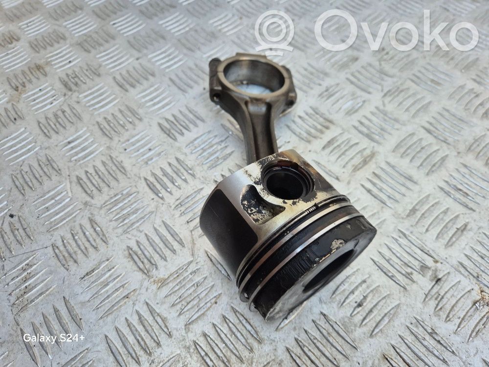 Volkswagen Touran I Piston with connecting rod 