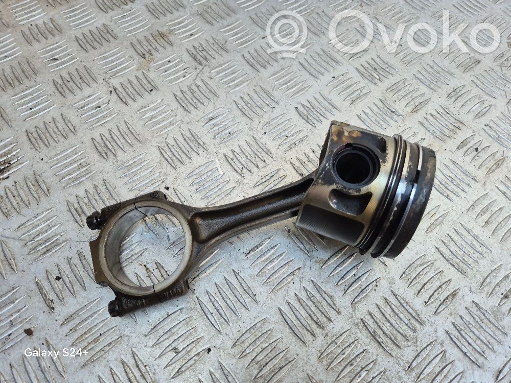 Volkswagen Touran I Piston with connecting rod 