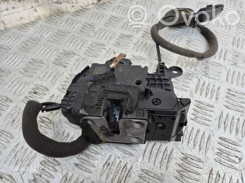 Renault Captur Rear door lock 