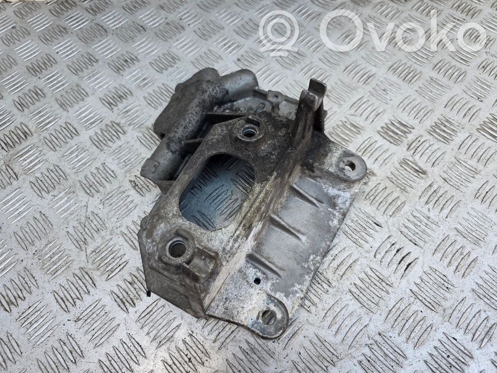 Citroen C4 Cactus Engine mounting bracket 