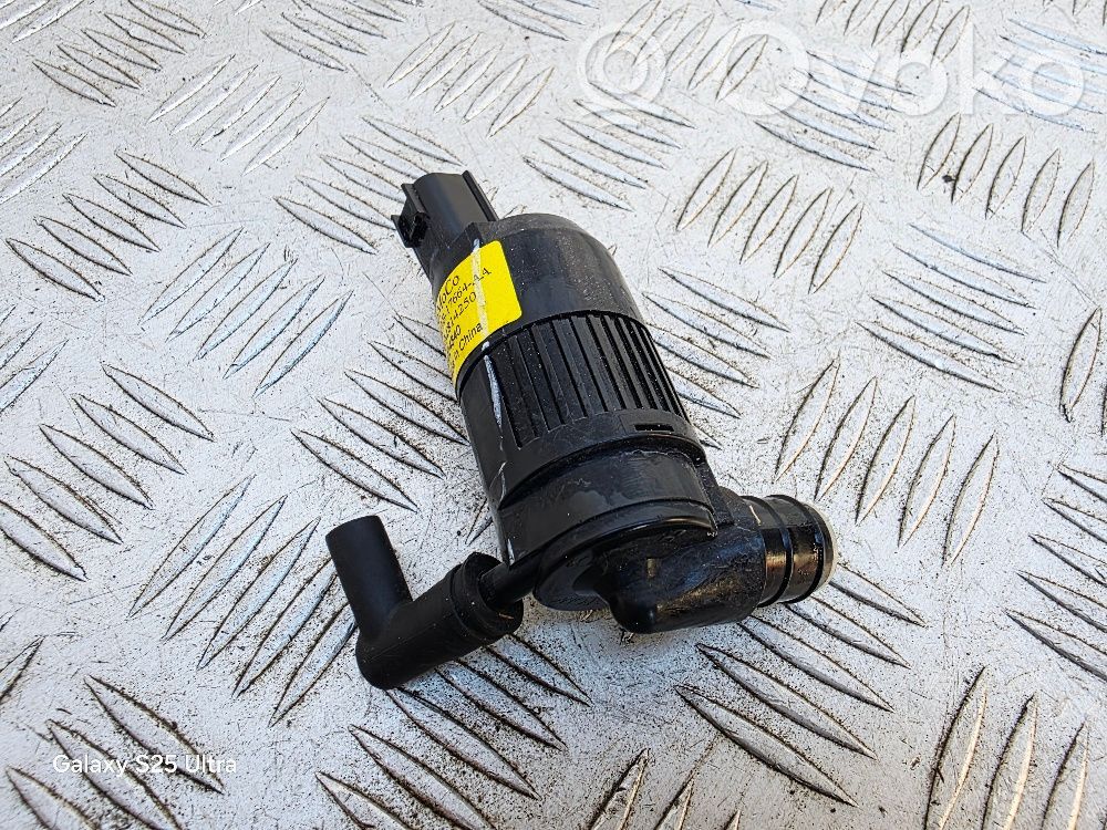 Ford Fusion II Windscreen/windshield washer pump 