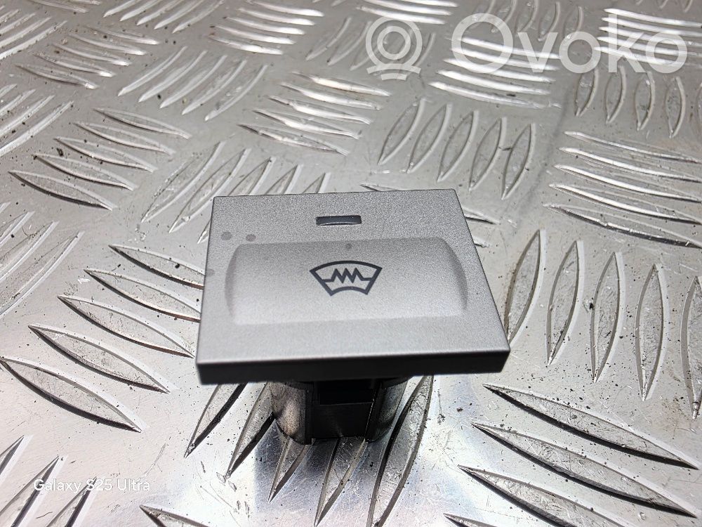 Ford Kuga I Windscreen/window heater switch 