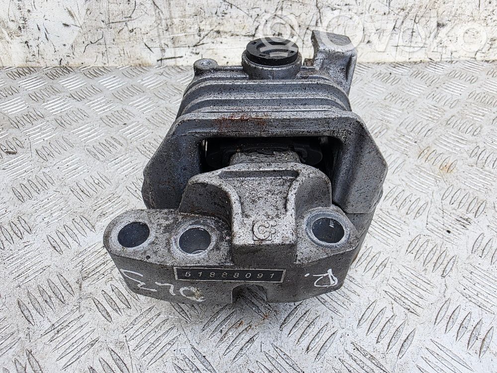 Engine mount bracket   51888091
