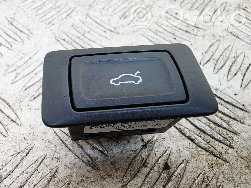 Audi A4 S4 B8 8K Tailgate/boot open switch button 