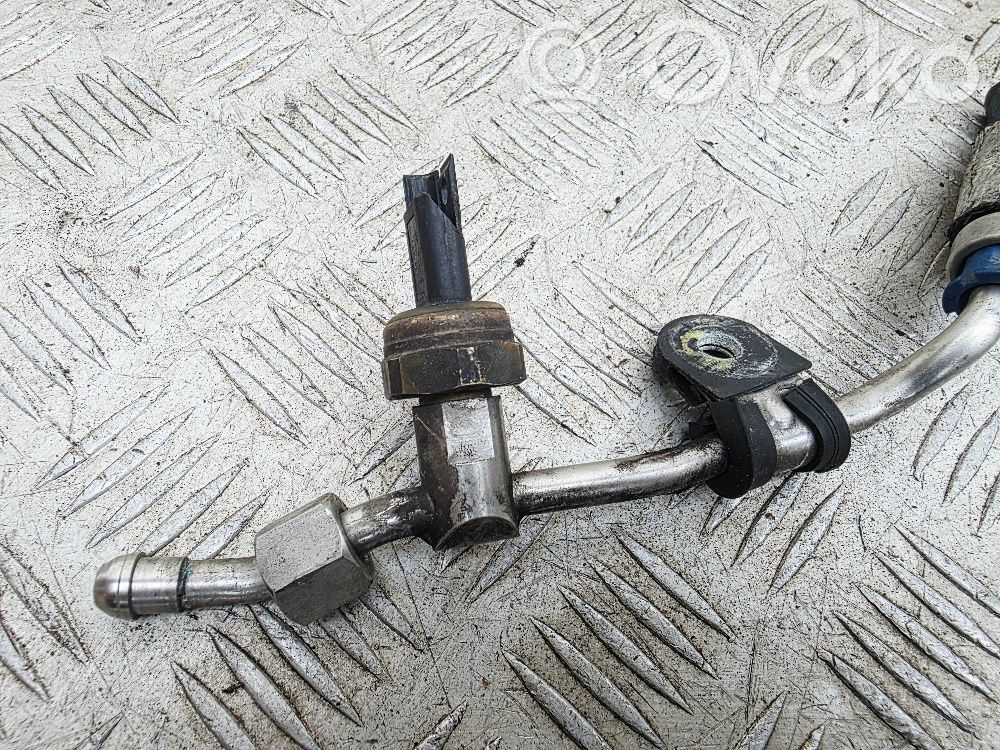 BMW 3 E92 E93 Fuel pressure sensor 