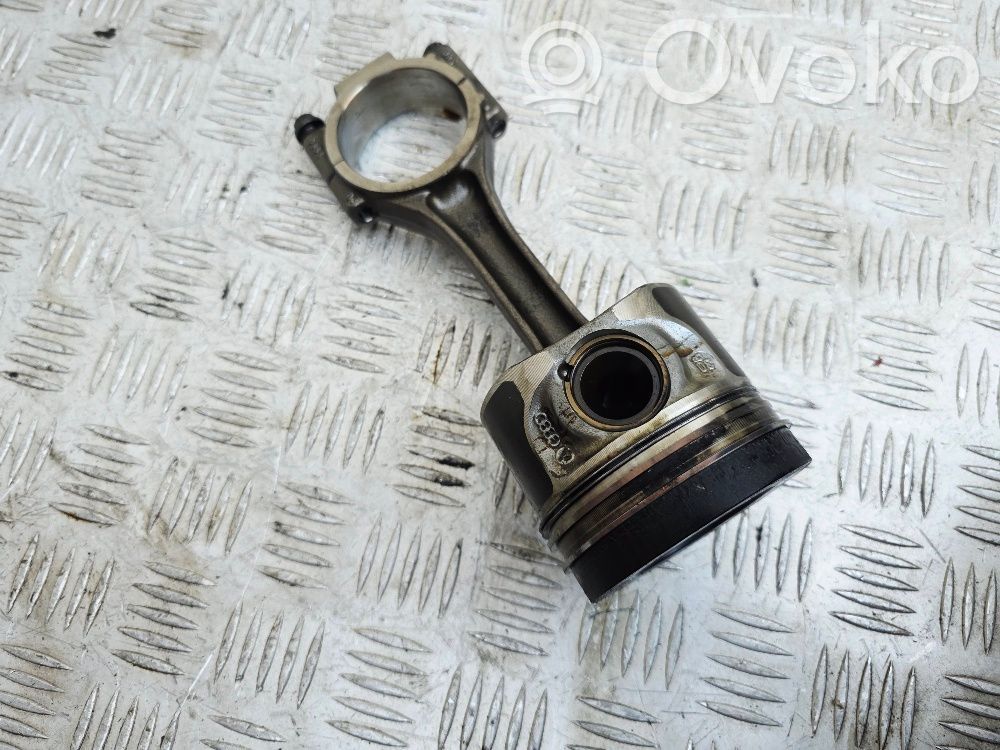 Audi A4 Allroad B8 Piston with connecting rod 