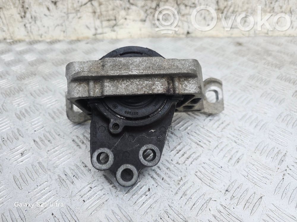 Ford Focus Engine mount bracket 